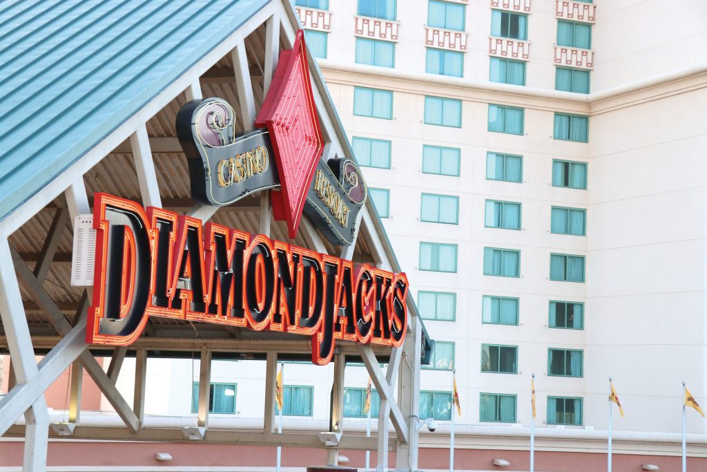 fast food near diamond jacks casino