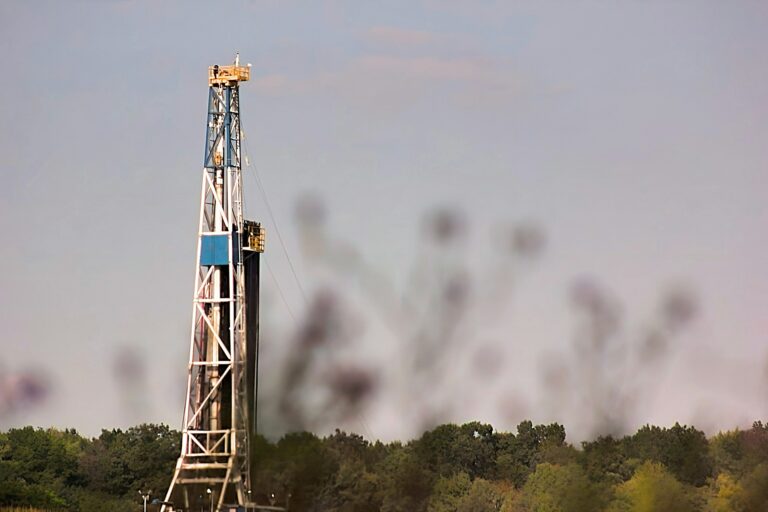 NaturalGasDerrick
